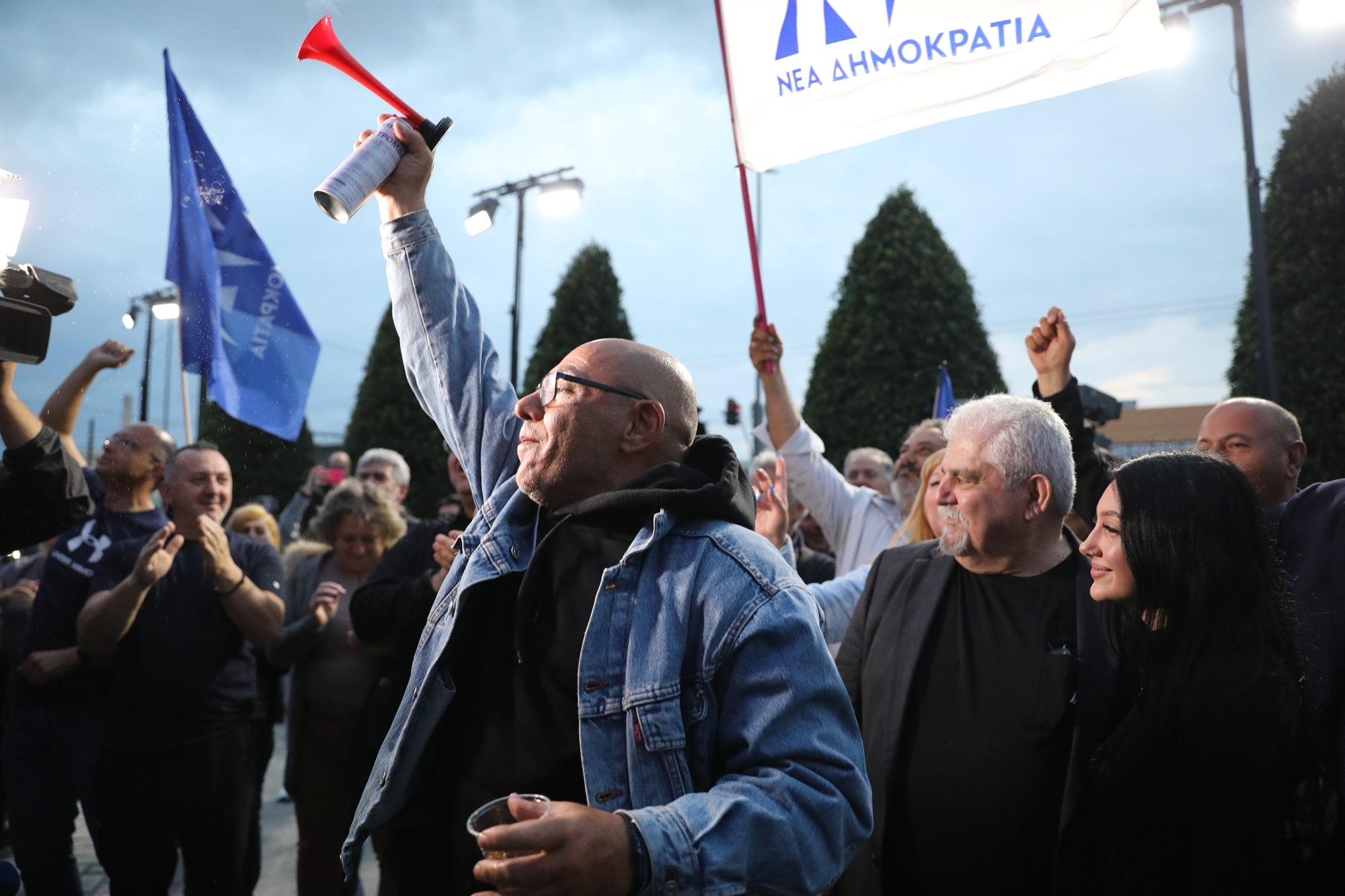 εκλογές-2023-θρίαμβος-ουίσκι-με-πάγο-και-χ-562433266