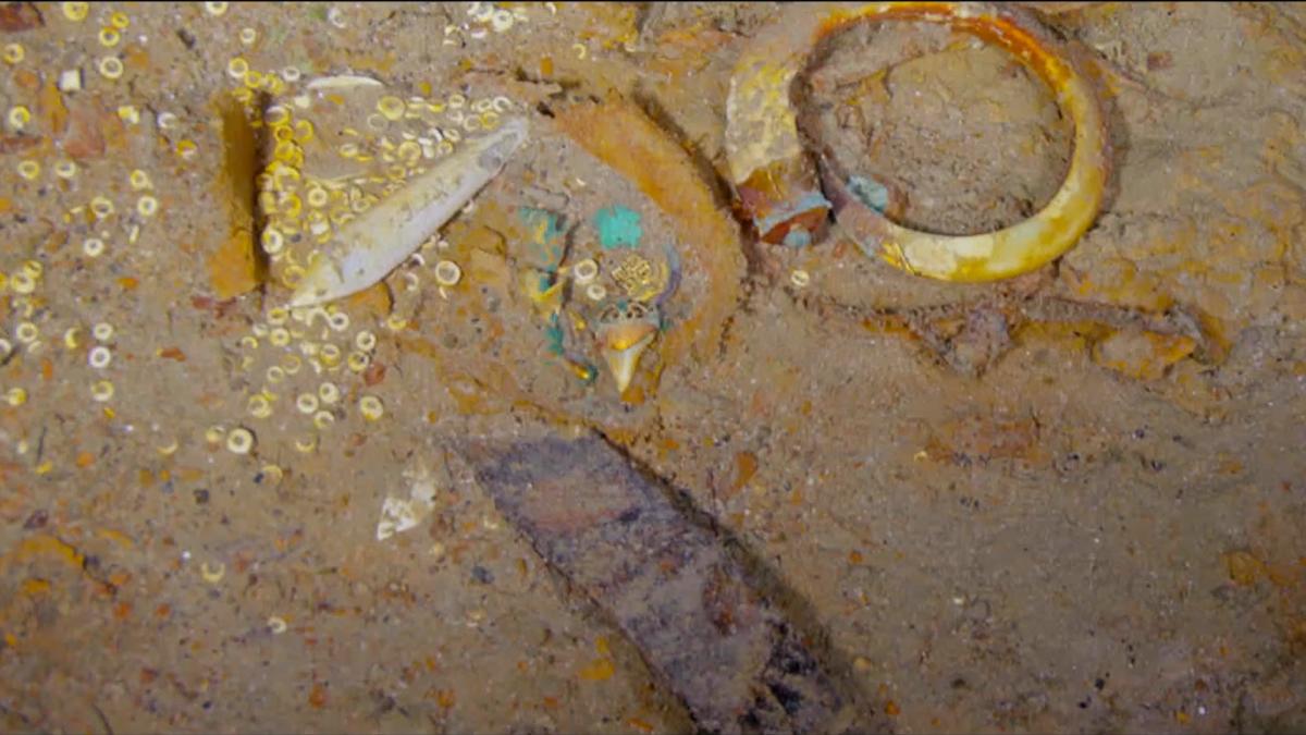 tιτανικός-βρέθηκε-χρυσό-περιδέραιο-στ-562447357