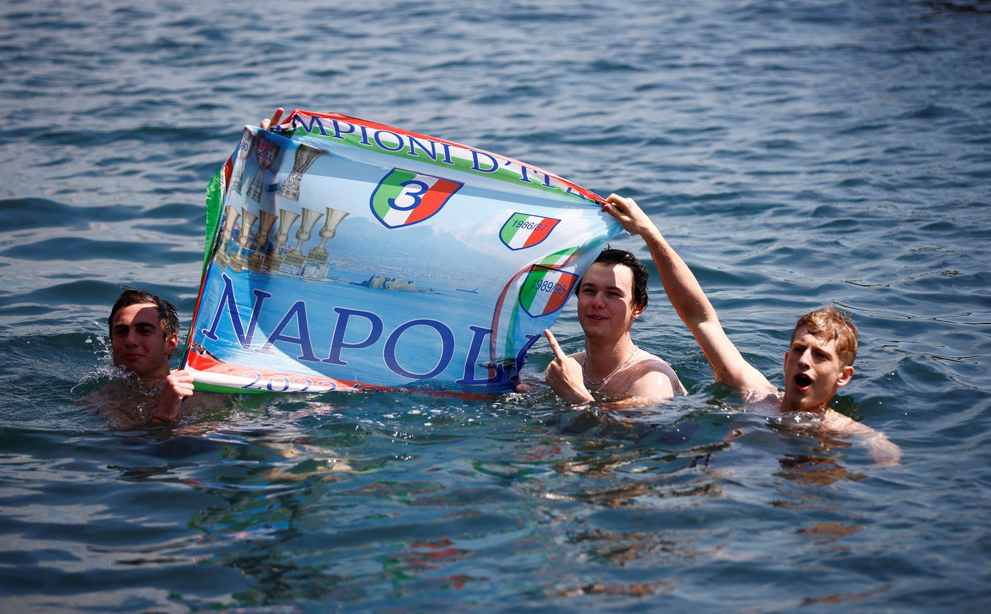 ξάγρυπνη-έμεινε-η-νάπολη-για-την-κατάκ-562405075