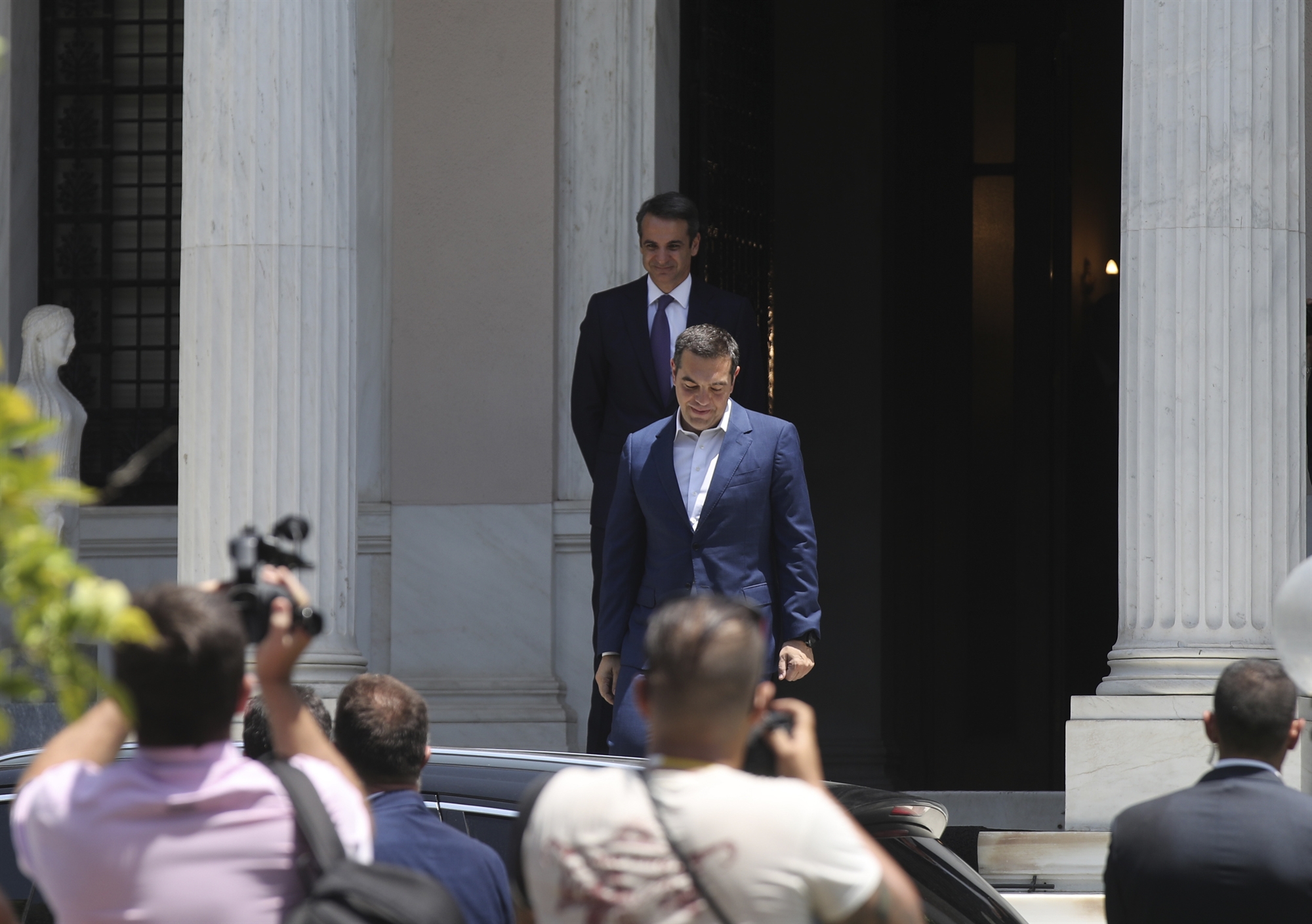 η-επιστροφή-στην-πολιτική-κανονικότη-562418290