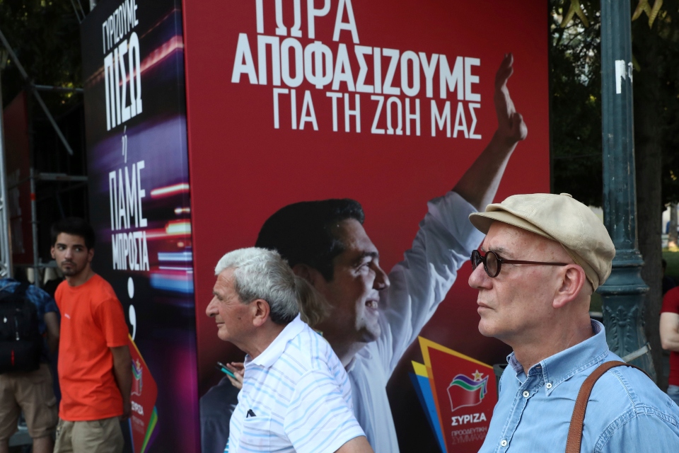 Από το «Καραμανλής ή Τανκς» στο «Αυτοί είστε»: Το πολιτικό σύνθημα στη Μεταπολίτευση-3