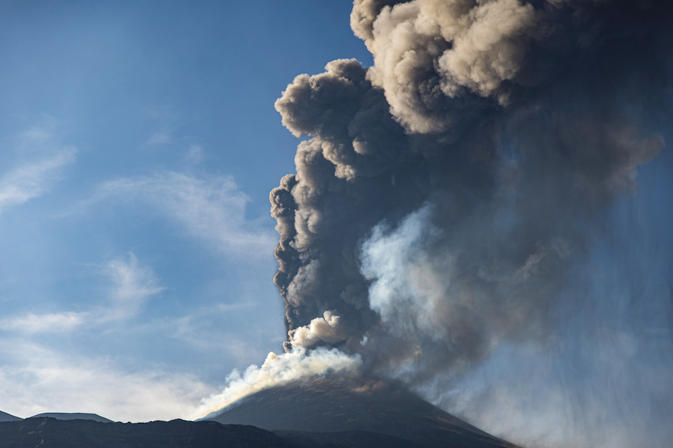 ιταλία-η-αίτνα-ξύπνησε-το-αεροδρό-562432870