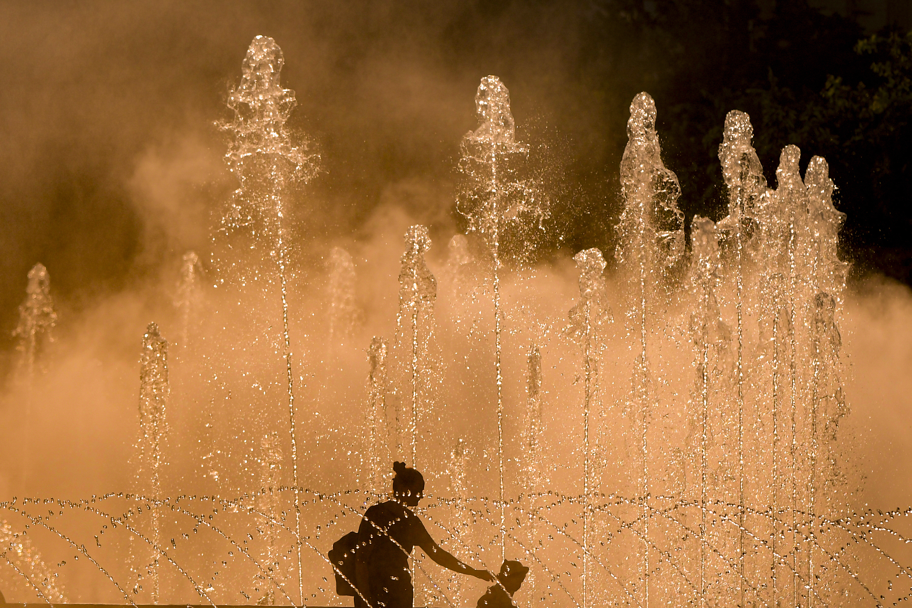 Οι πόλεις φλέγονται, οι ωκεανοί υπερθερμαίνονται, η Μεσόγειος διψάει-1