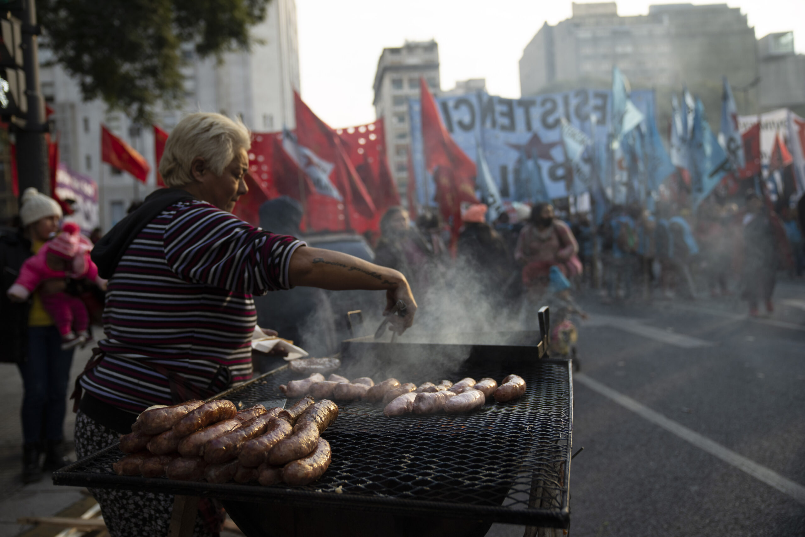 η-ιστορία-της-σχέσης-των-γάλλων-διαδηλ-562415083