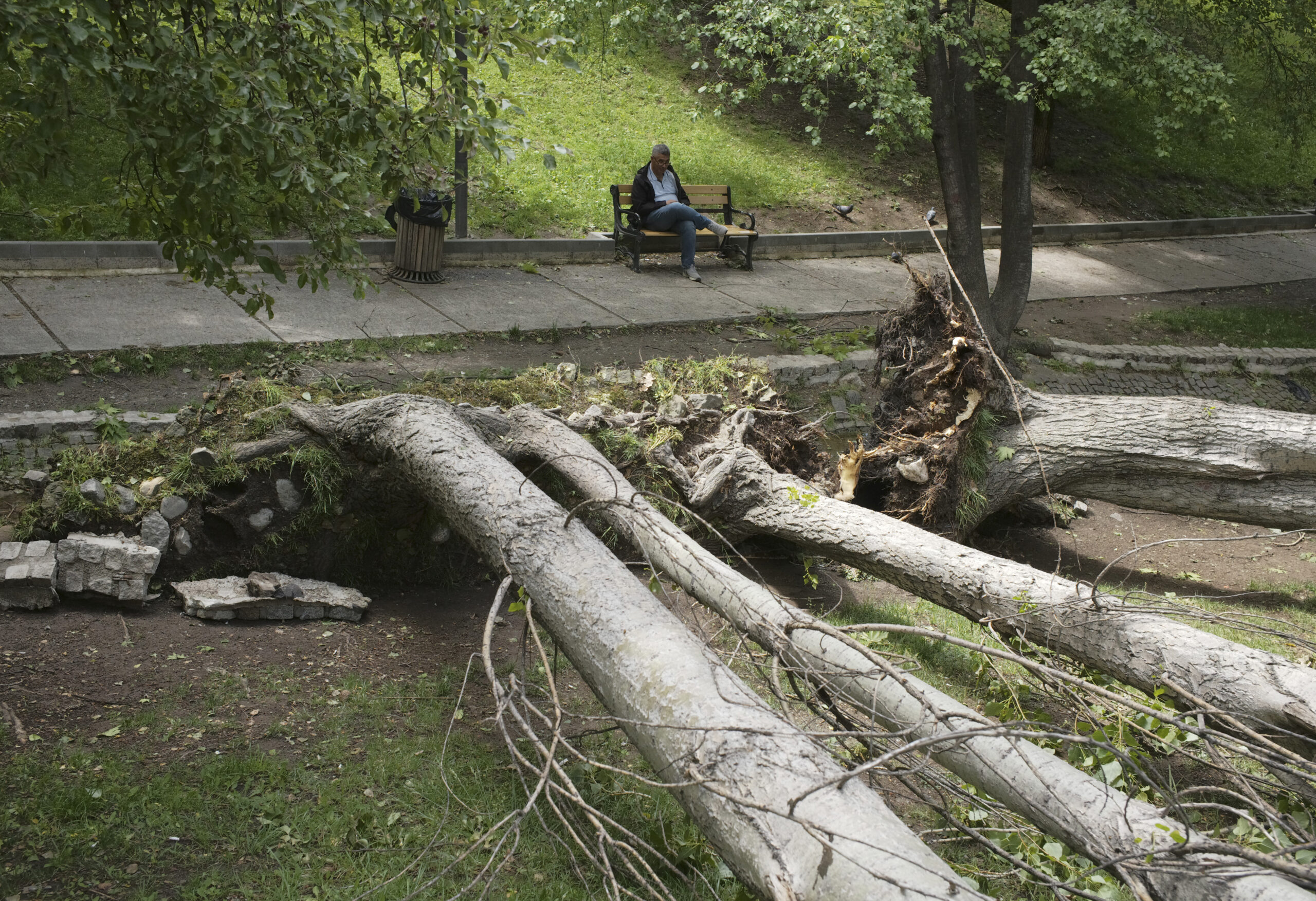 τουρκία-καναπές-σηκώθηκε-στον-αέρα-απ-562427449