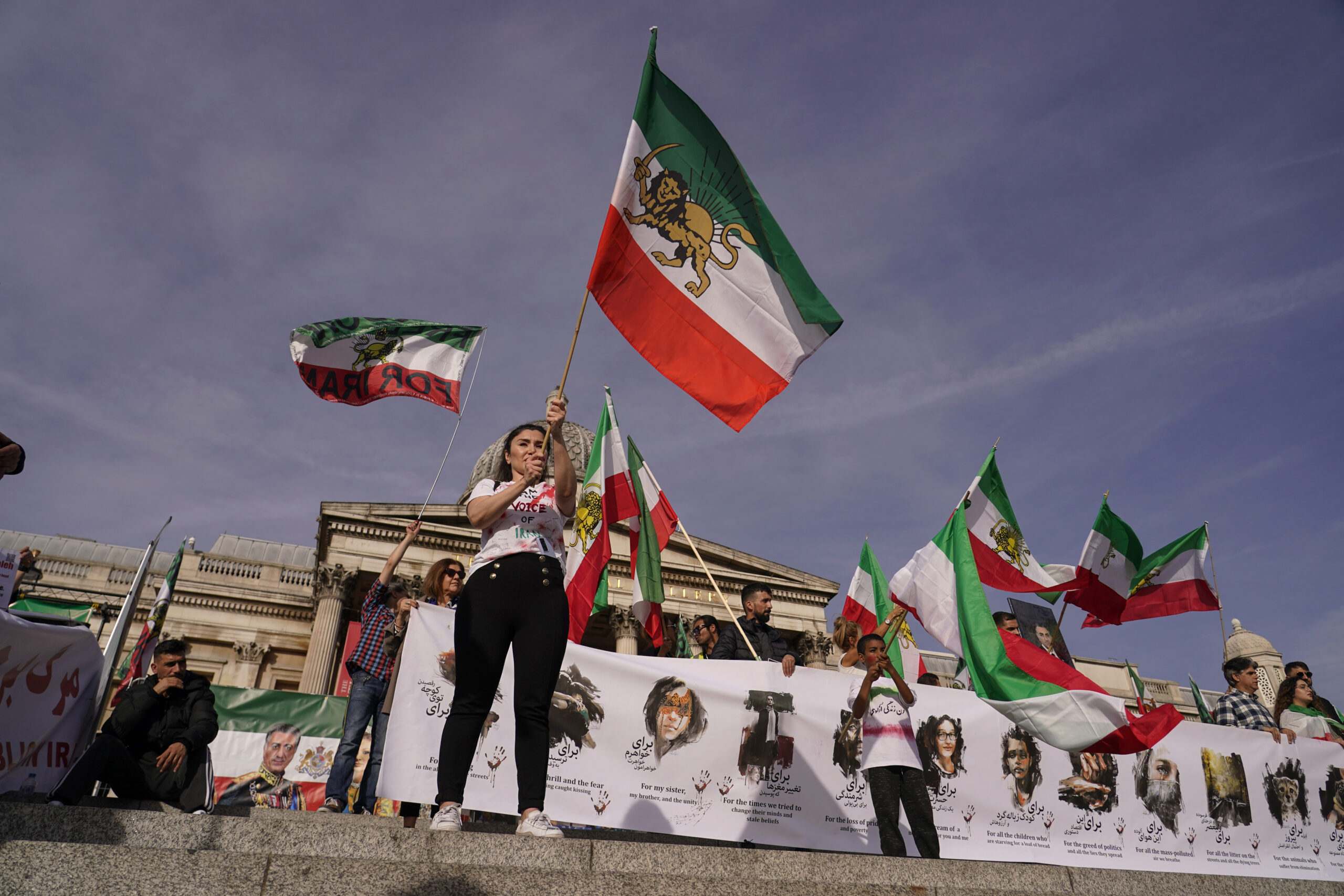 ιράν-βεβηλώθηκε-ο-τάφος-της-μαχσά-αμιν-562438441