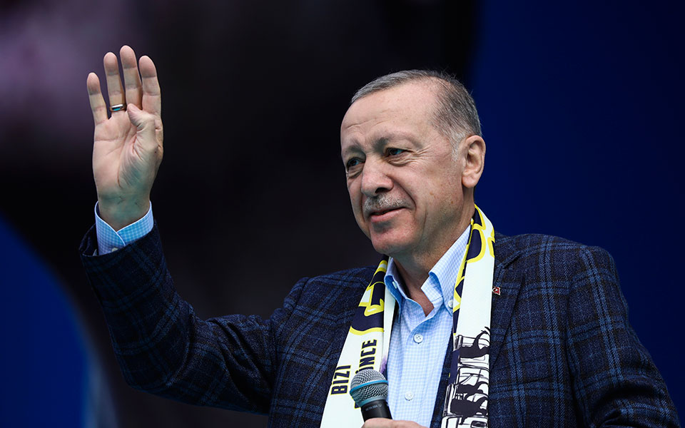 τουρκία-πυρά-ερντογάν-κατά-των-λοατκι-562399438