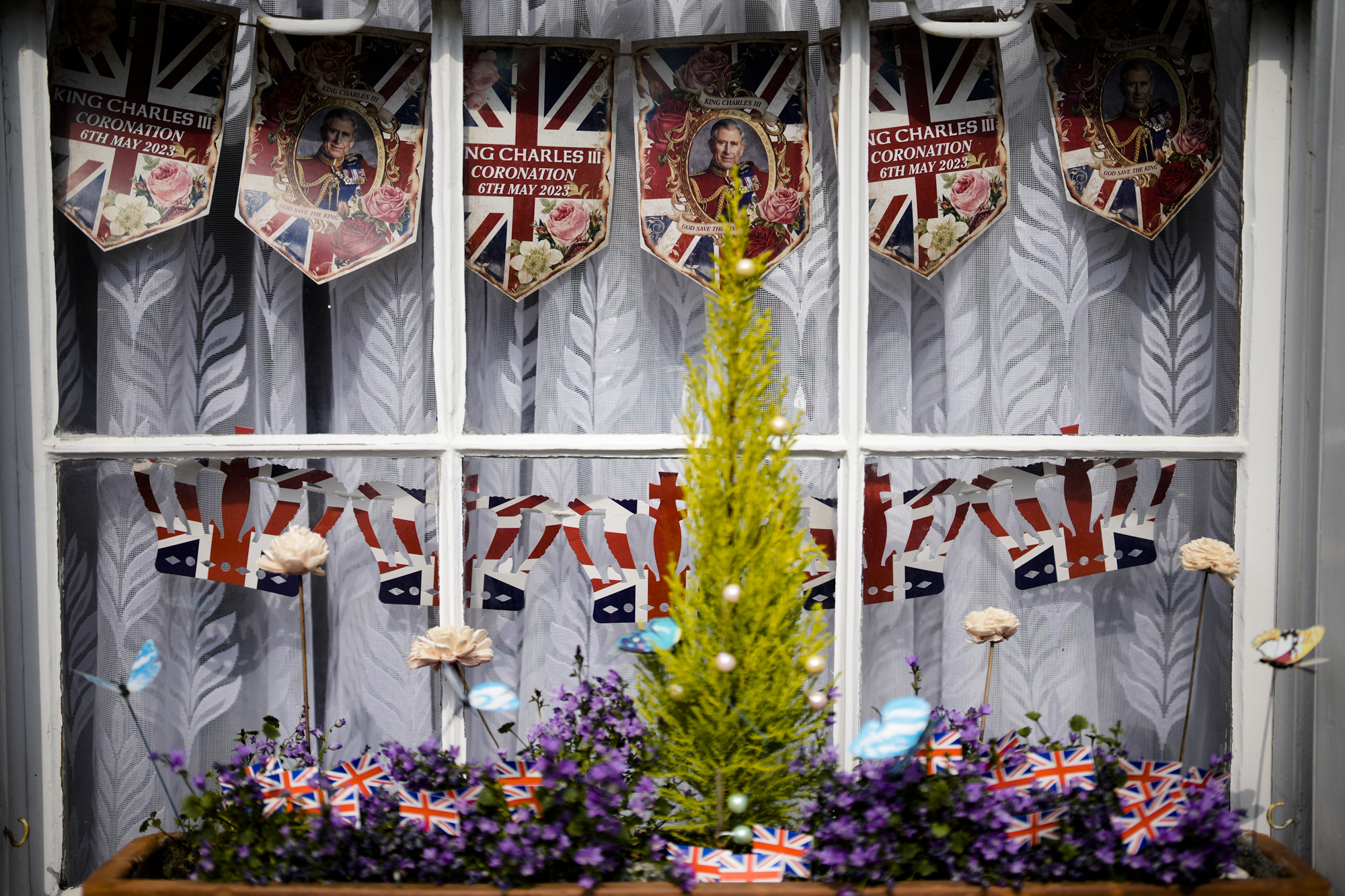 Η ενθρόνιση του Καρόλου και της Καμίλα μέσα από την «κόκκινη βίβλο» των αριστοκρατών-4