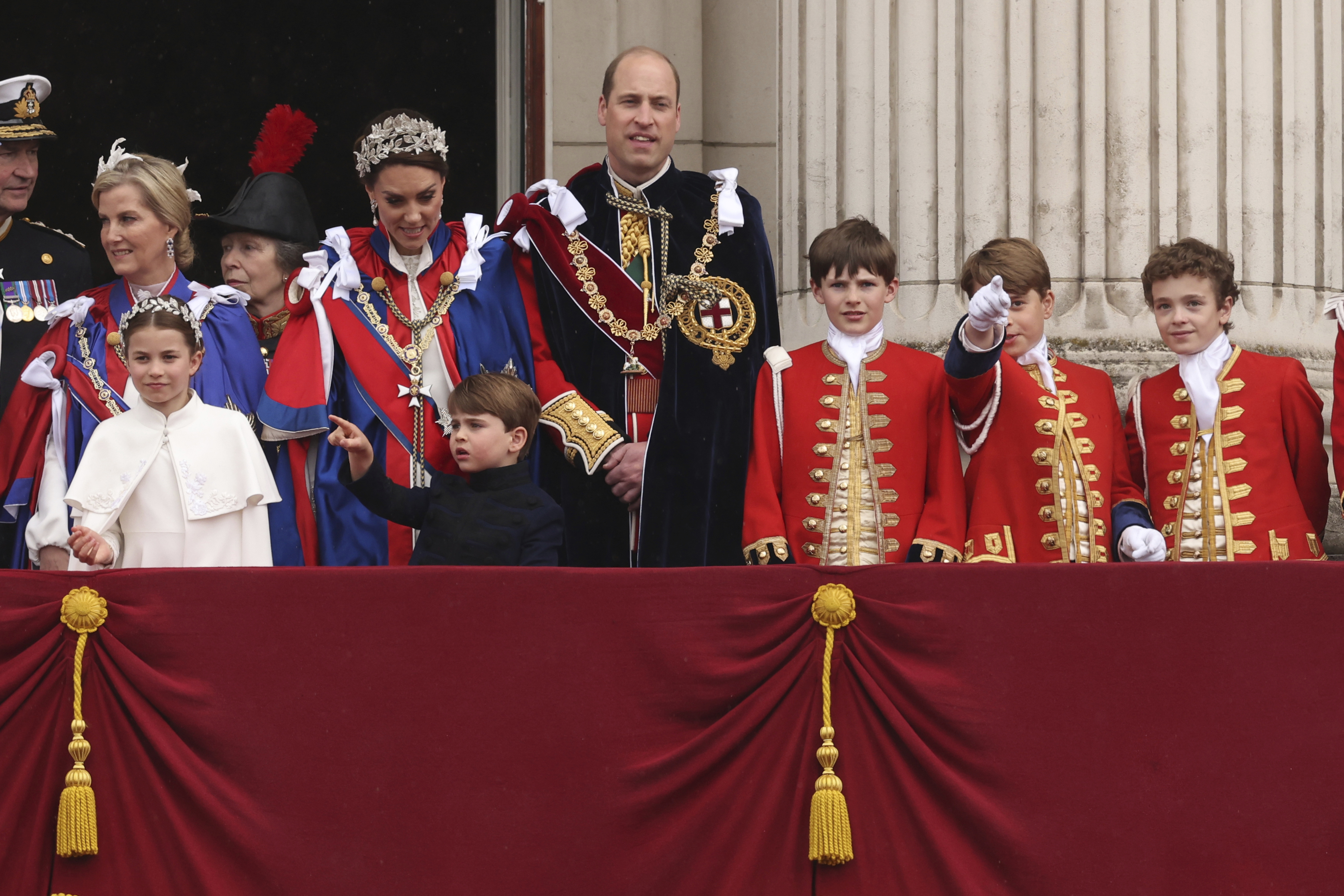 Στέψη Καρόλου: Ο μικρός πρίγκιπας Λούις έκλεψε πάλι τις εντυπώσεις (εικόνες)-6