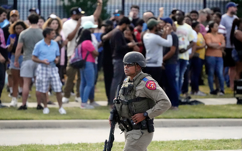 Τέξας: Εννέα νεκροί, ανάμεσά τους και ο δράστης, από ένοπλη επίθεση σε εμπορικό κέντρο-1