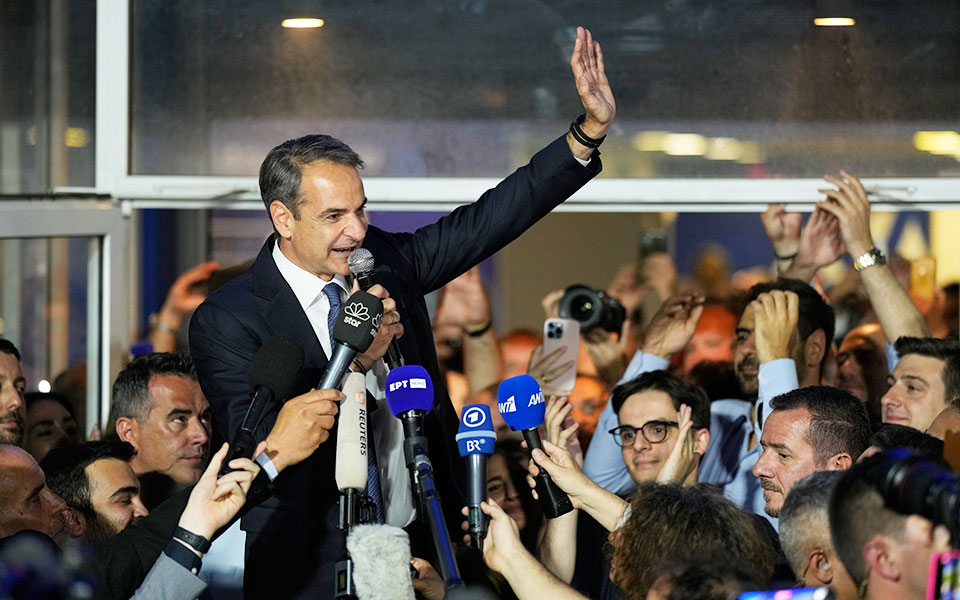 εκλογές-θρίαμβος-μητσοτάκη-συντριβή-562433611