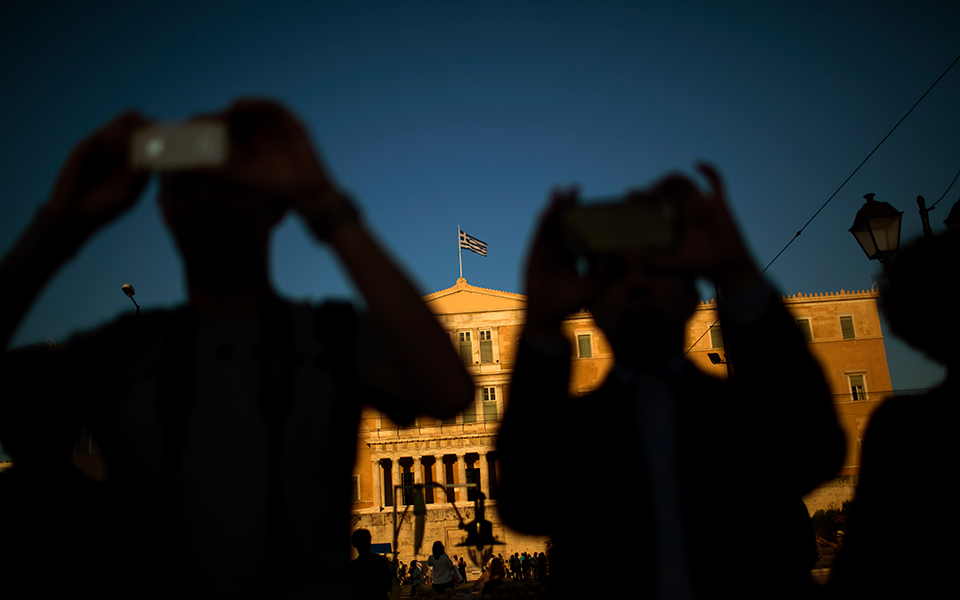 το-πολιτικό-ρίσκο-στην-ελλάδα-μηδενίσ-562436212