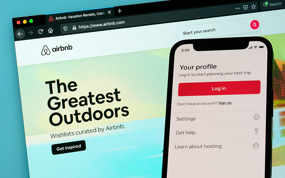 σημάδια-περιορισμού-των-τουριστικών-562414084