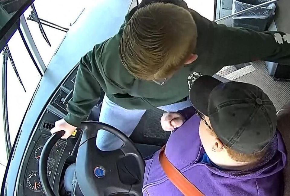 ηπα-13χρονος-απέτρεψε-ατύχημα-με-λεωφορ-562420819