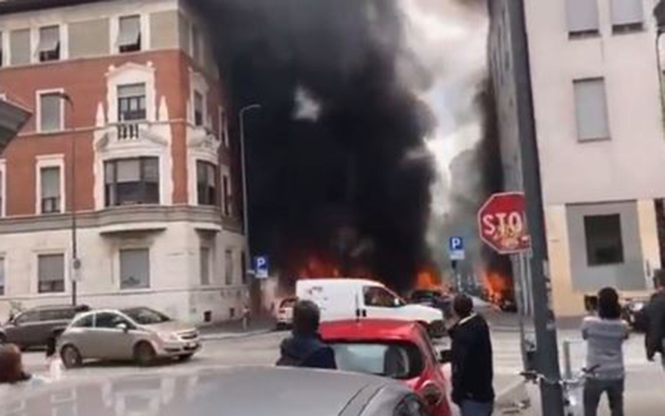 μιλάνο-εκρηξη-στο-κέντρο-της-πόλης-α-562414636