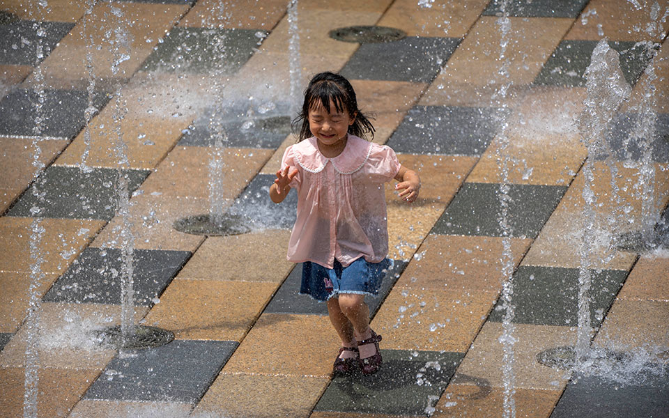 η-κίνα-βράζει-στα-ύψη-ο-υδράργυρος-στ-562420675