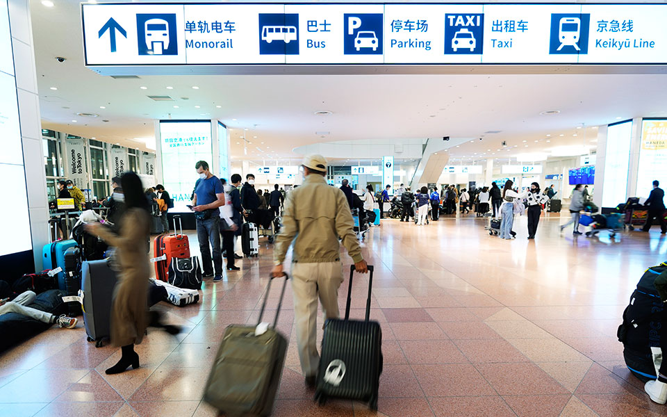 με-μικρό-πορτοφόλι-οι-κινέζοι-τουρίσ-562401622