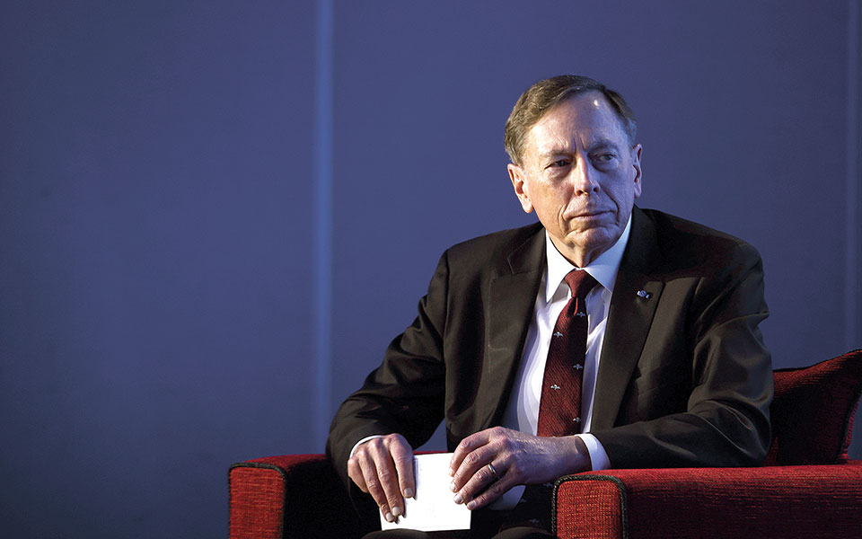 στρατηγός-πετρέους-μια-χερσαία-επέμβ-562407199