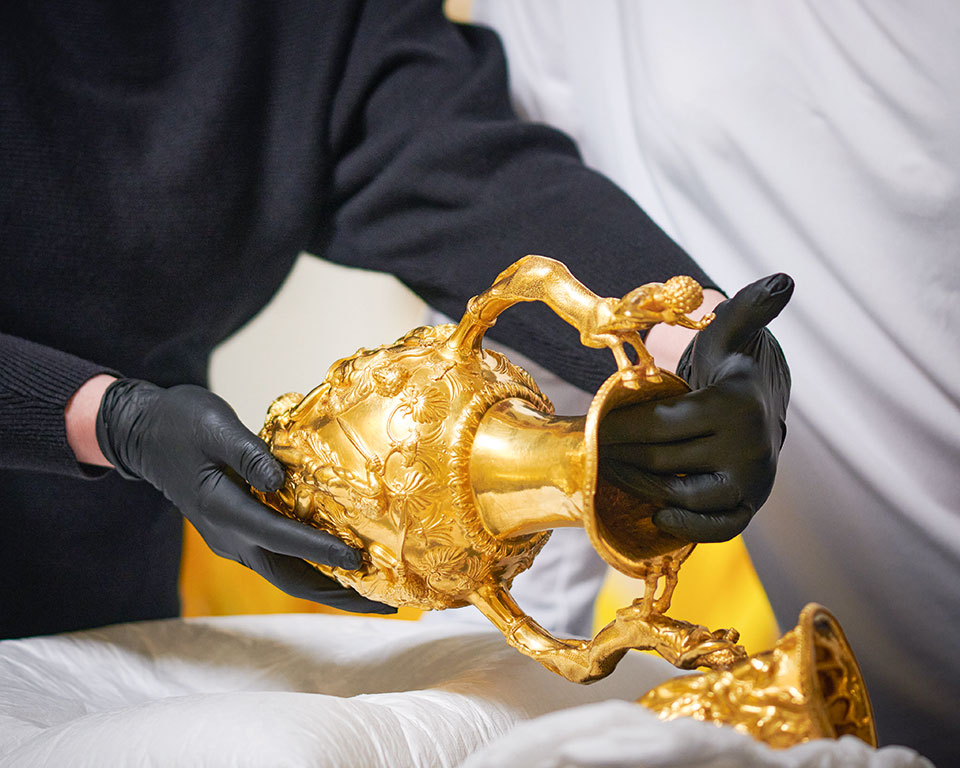 Πολυτέλεια και δύναμη-1