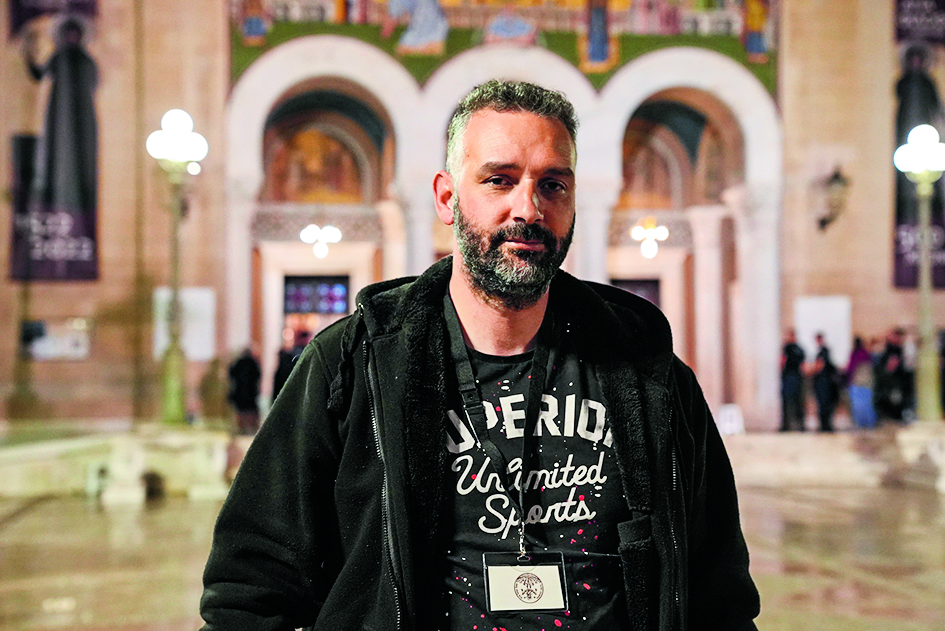 Στην ουρά, 2 το πρωί, προσμένοντας το θαύμα-1