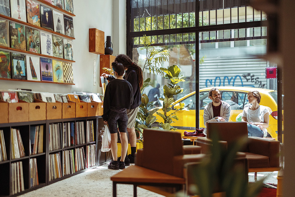 Πήγαμε για βινύλια στα τέσσερα πιο ξεχωριστά δισκάδικα της Αθήνας-5