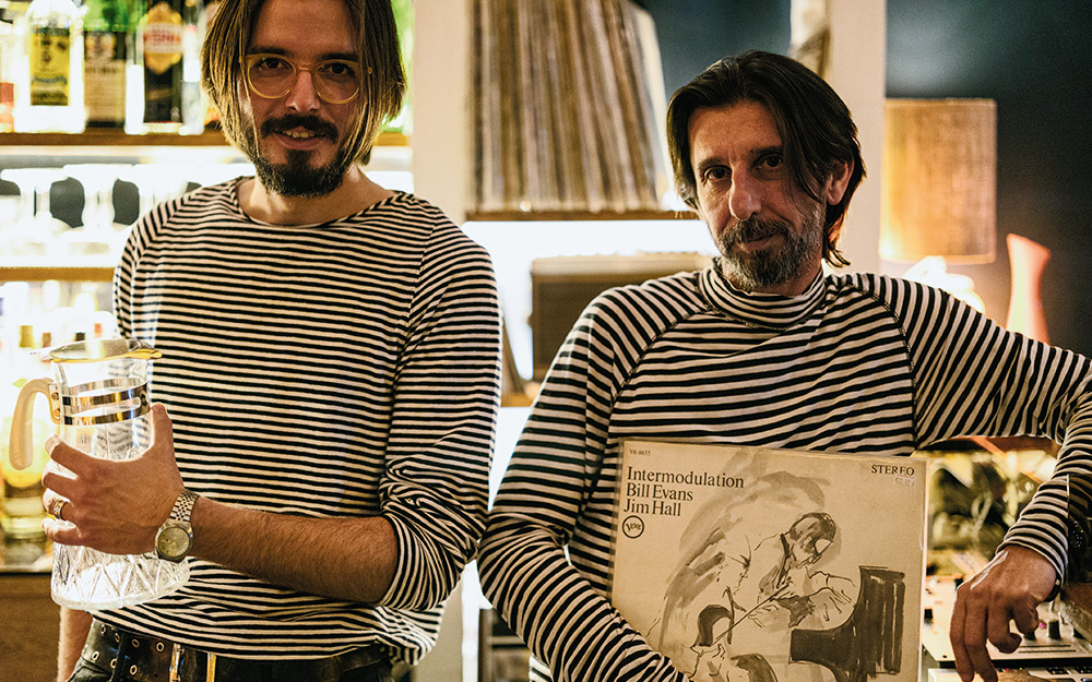 2023-και-τα-βινύλια-παίζουν-ακόμη-στα-μπαρ-562447597