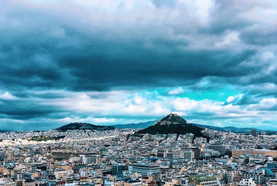 βροχερός-ο-καιρός-και-σήμερα-σποραδ-562403269