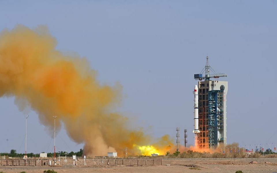 η-κίνα-εκτοξεύει-τρεις-δορυφόρους-562432510