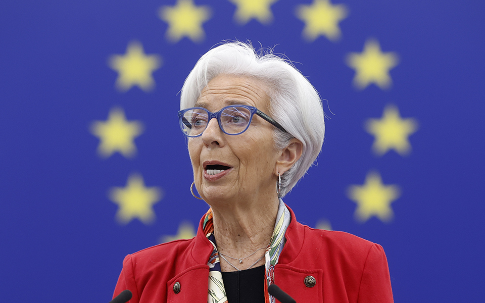 εκτ-η-λαγκάρντ-αφήνει-ανοικτή-την-πόρτ-562412671