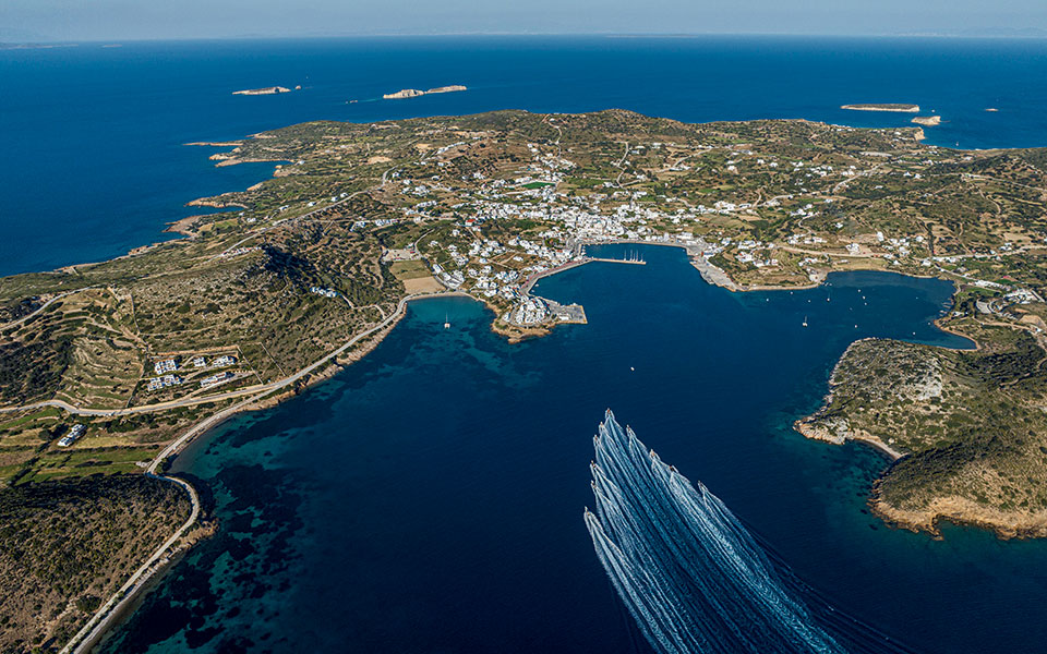 σύμπλευση-τα-σκάφη-που-ενώνουν-το-αι-562445536