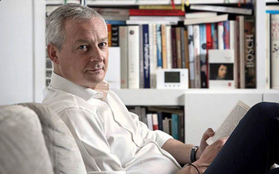 μια-ερωτική-σκηνή-σε-βιβλίο-του-λε-μερ-α-562401607