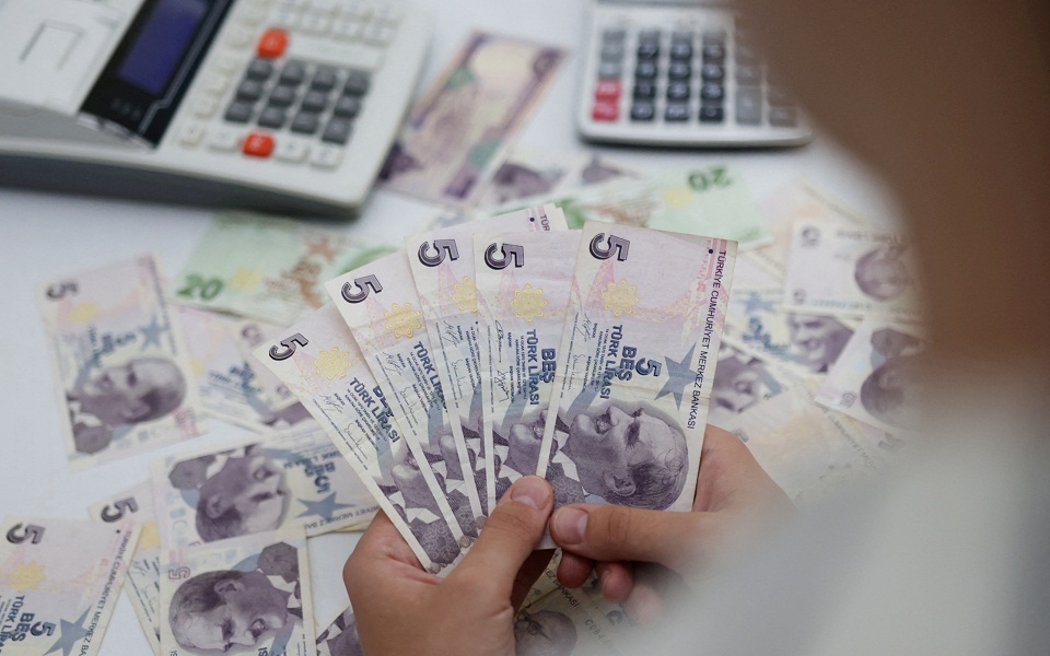 τουρκία-περιορισμοί-στις-προκαταβολ-562428280