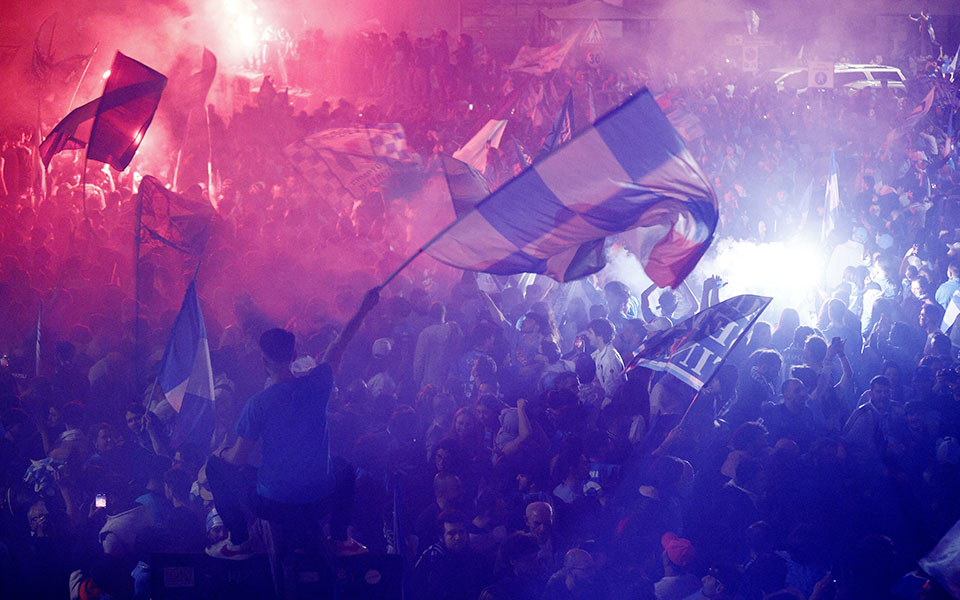 νάπολη-ένας-νεκρός-και-τραυματίες-τη-ν-562403923