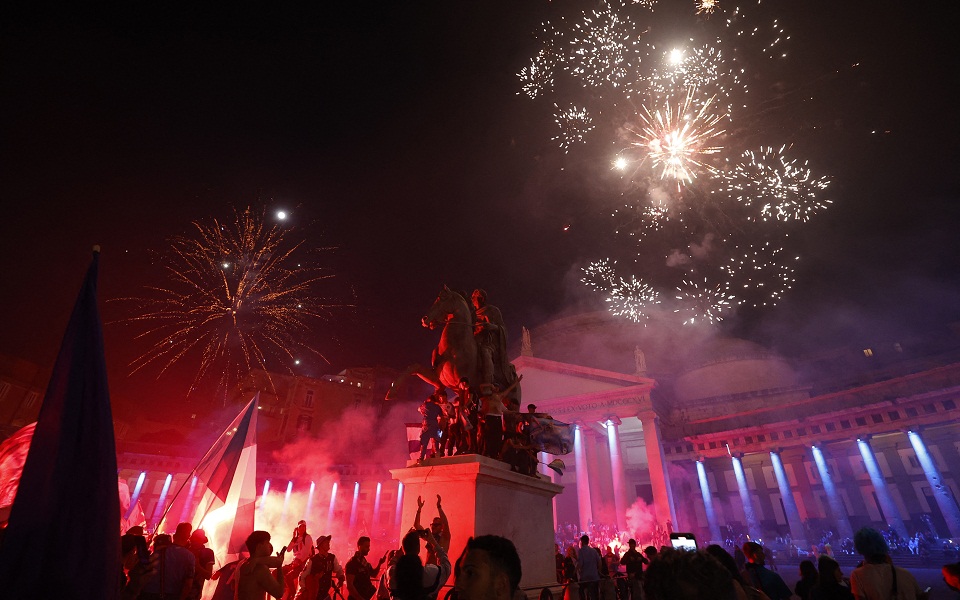 νάπολι-απίστευτοι-πανηγυρισμοί-για-τ-562403290