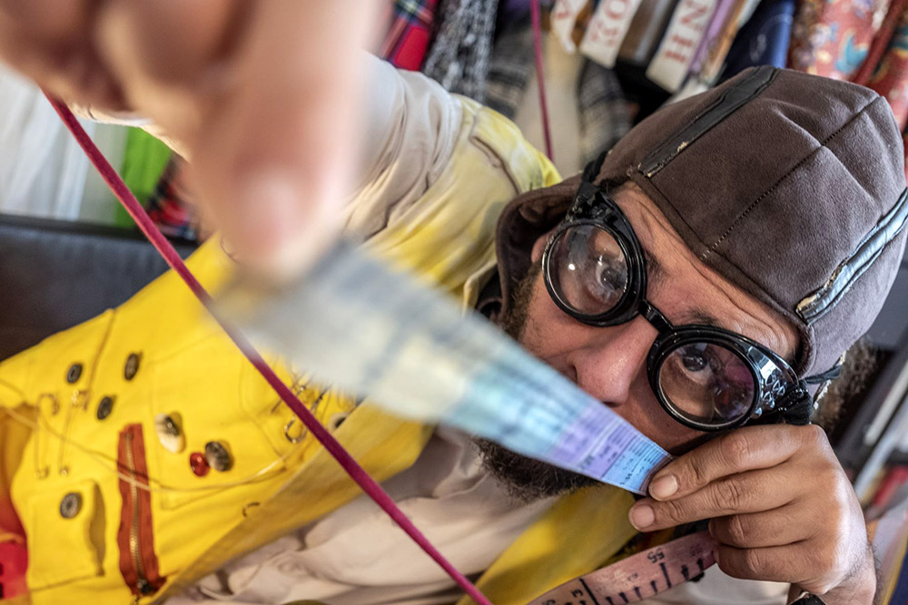 «O Ραφτάκος των λέξεων» του Αντώνη Παπαθεοδούλου, επιστρέφει με δροσερές καλοκαιρινές παραστάσεις-1