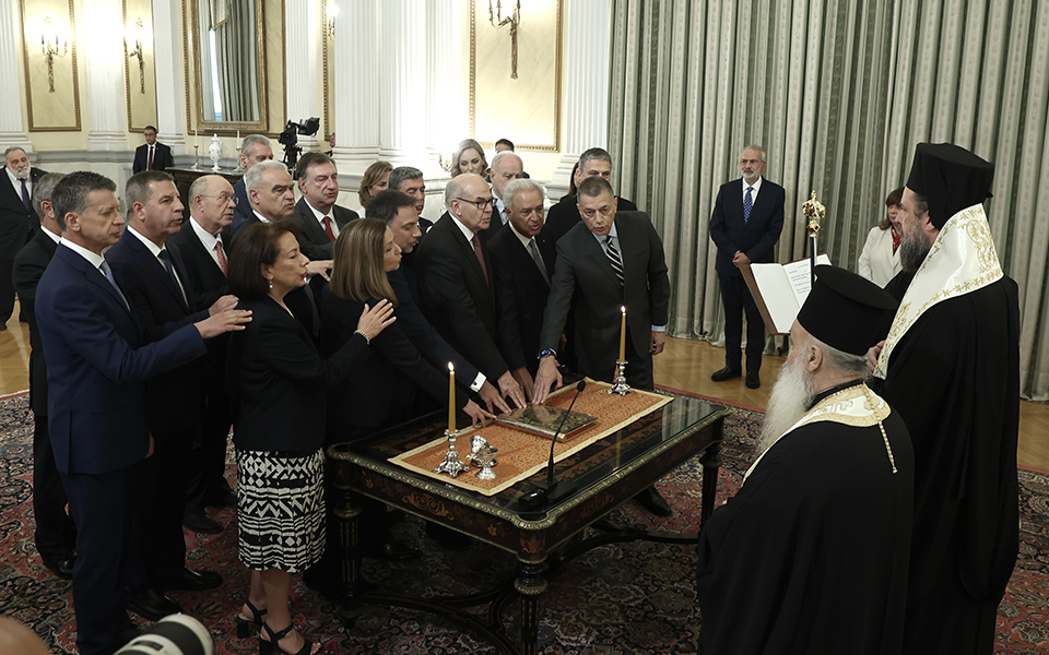 Ορκίστηκε η υπηρεσιακή κυβέρνηση-2