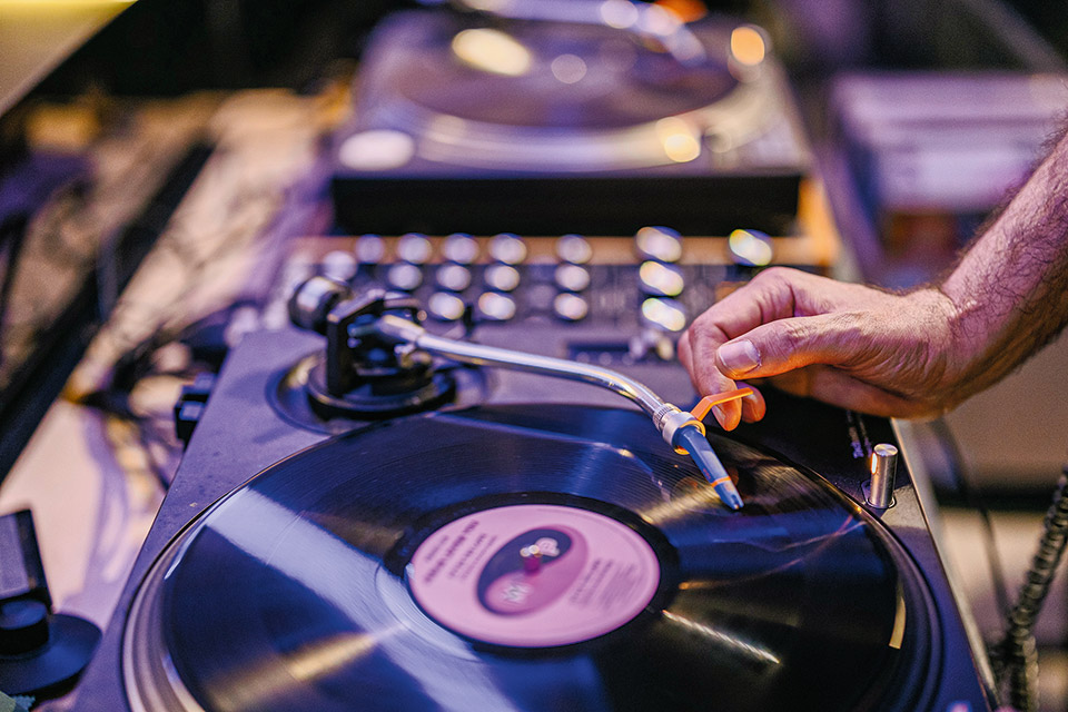 2023 και τα βινύλια παίζουν (ακόμη) στα μπαρ-2