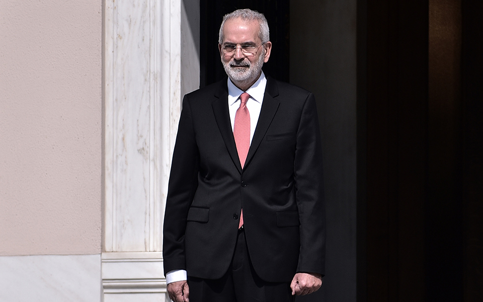 σαρμάς-για-πάγκαλο-μαχητής-της-δημοκρ-562449604