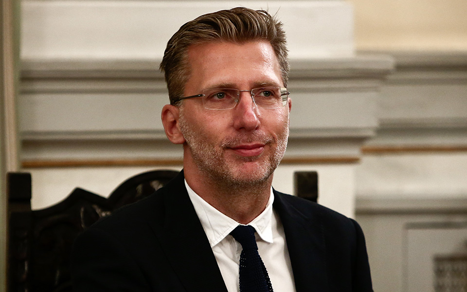 σκέρτσος-για-κατρούγκαλο-εφυγε-κακήν-562427176