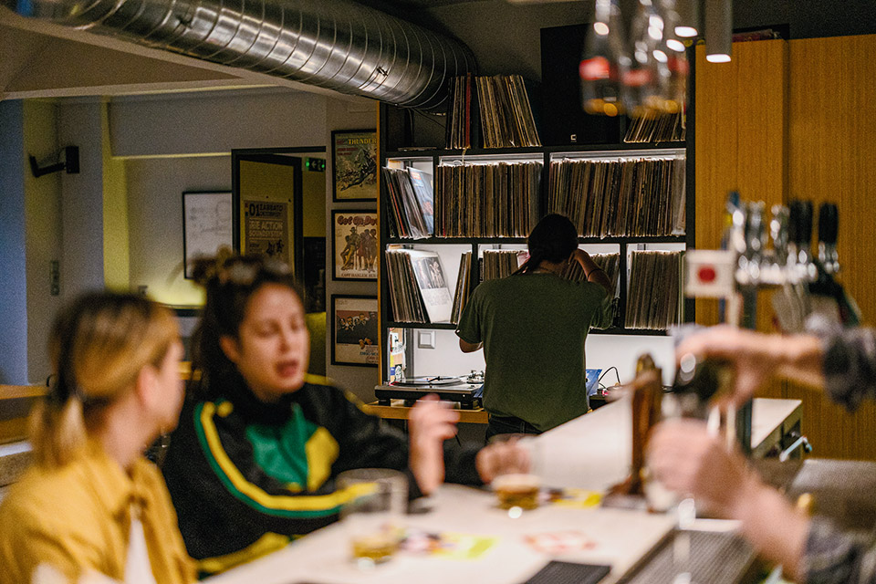 2023 και τα βινύλια παίζουν (ακόμη) στα μπαρ-1