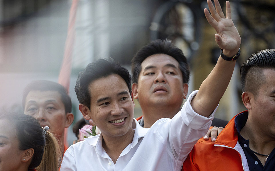 Ταϊλάνδη: Πραξικοπήματα, βασιλιάδες και ένα «αουτσάιντερ» που μάχεται για τη δημοκρατία-3