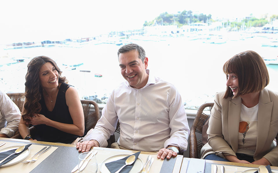 τσίπρας-συνάντηση-με-τους-πολιτικούς-562431796