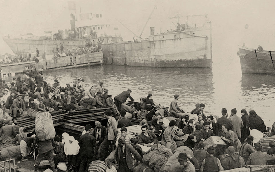 η-νέα-πατρίδα-η-συγκλονιστική-ιστορ-562416229