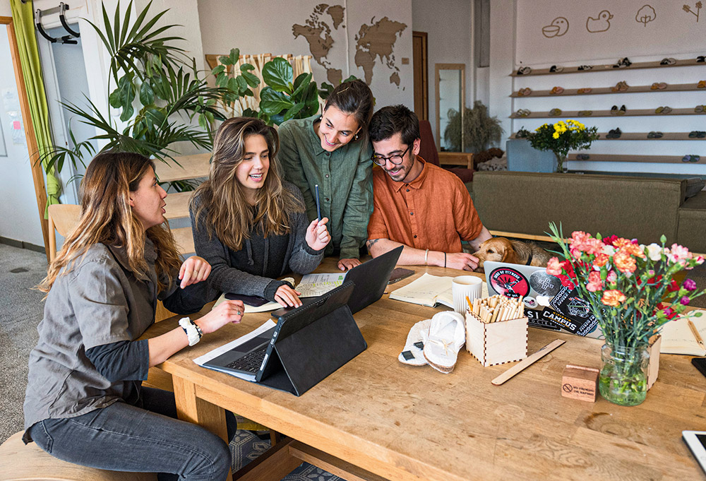 Ρετάλια και πετσέτες μεταμορφώνονται σε παντόφλες, χωρίς περιβαλλοντικό αποτύπωμα-3