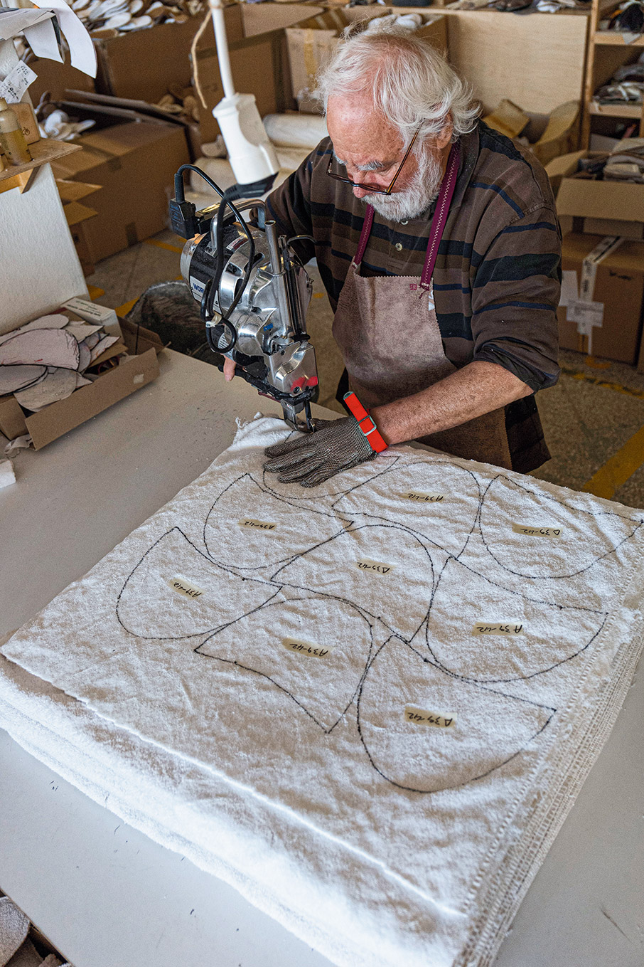 Ρετάλια και πετσέτες μεταμορφώνονται σε παντόφλες, χωρίς περιβαλλοντικό αποτύπωμα-1