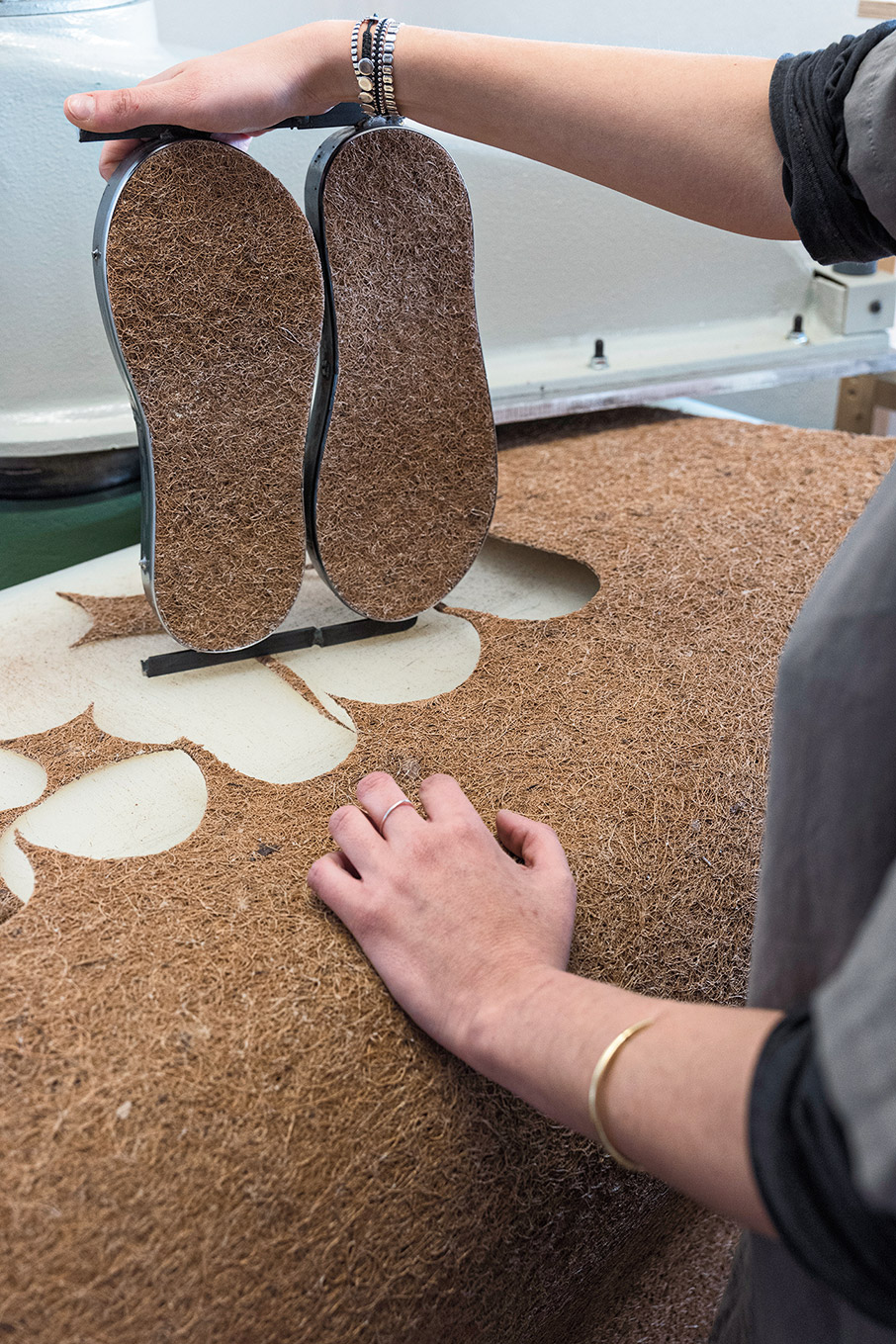 Ρετάλια και πετσέτες μεταμορφώνονται σε παντόφλες, χωρίς περιβαλλοντικό αποτύπωμα-5