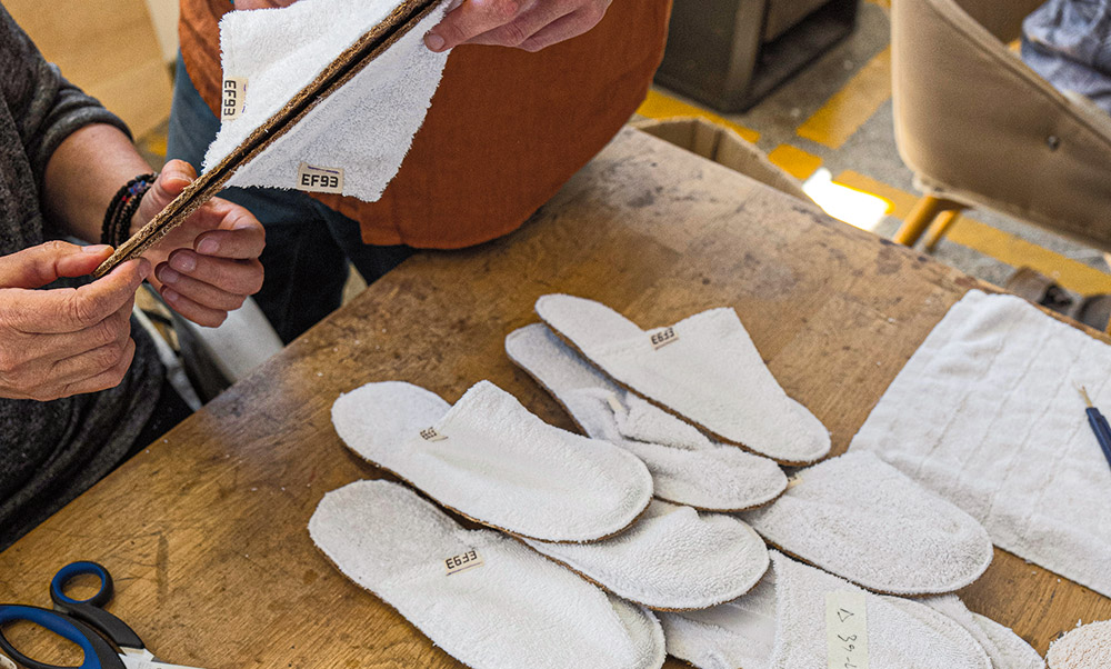 ρετάλια-και-πετσέτες-μεταμορφώνοντα-562412353