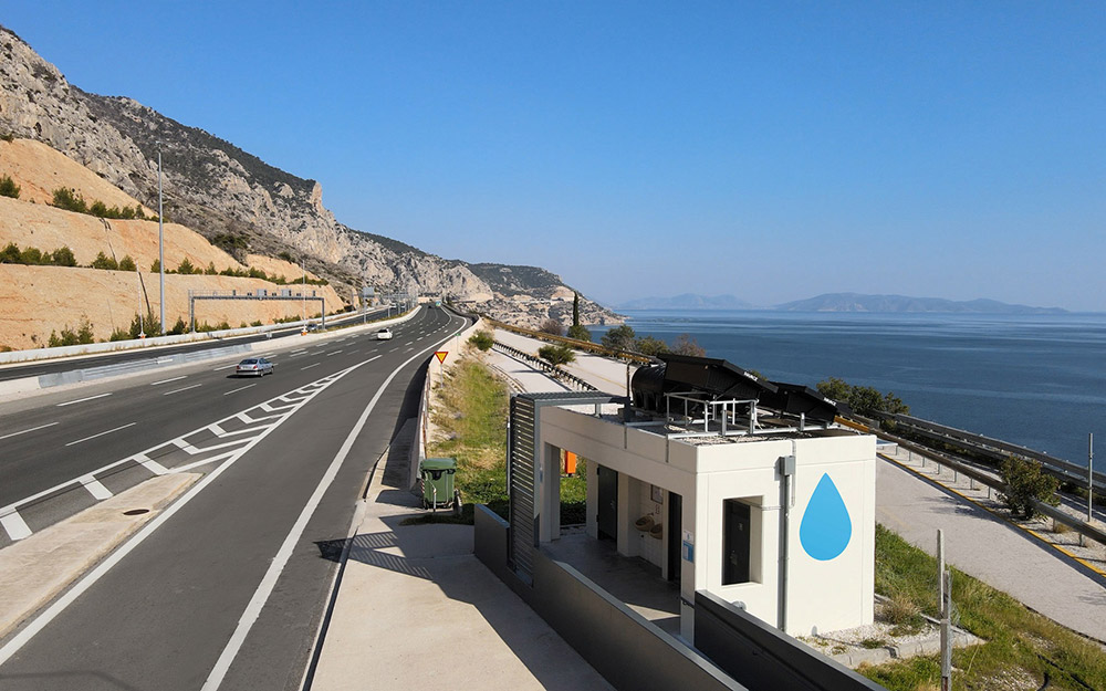 η-ολυμπία-οδός-παράγει-νερό-από-τον-αέ-562445875