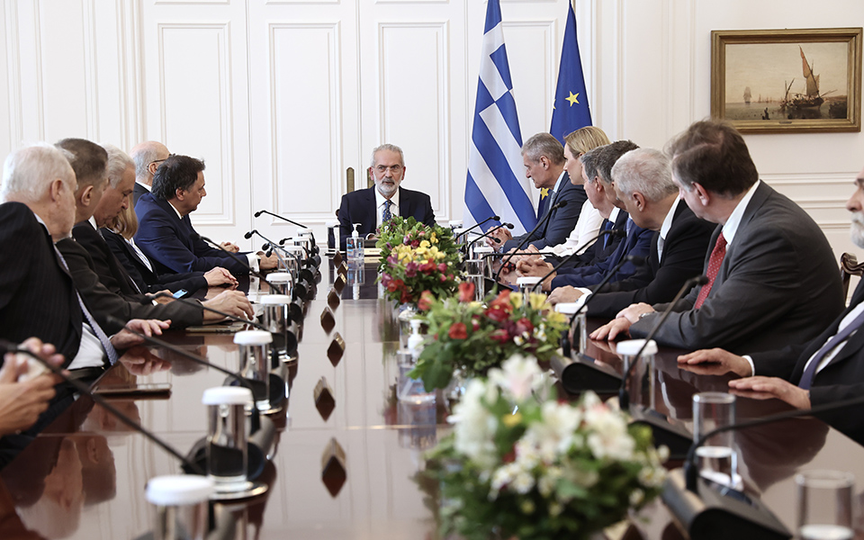 οι-τελετές-παράδοσης-παραλαβής-στα-562442011