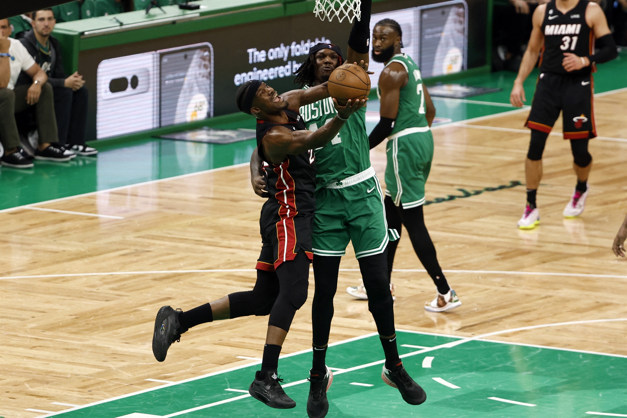 ολοκλήρωσαν-την-έκπληξη-οι-χιτ-562448632